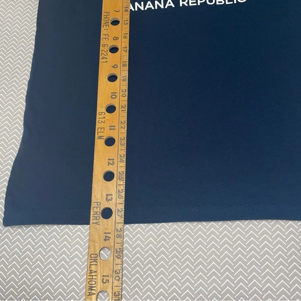 Banana Republic Blue Short Sleeve Tee with Graphic Design‎